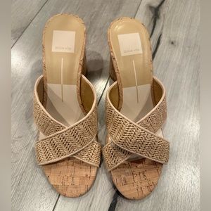 NWOT DOLCE VITA natural heels